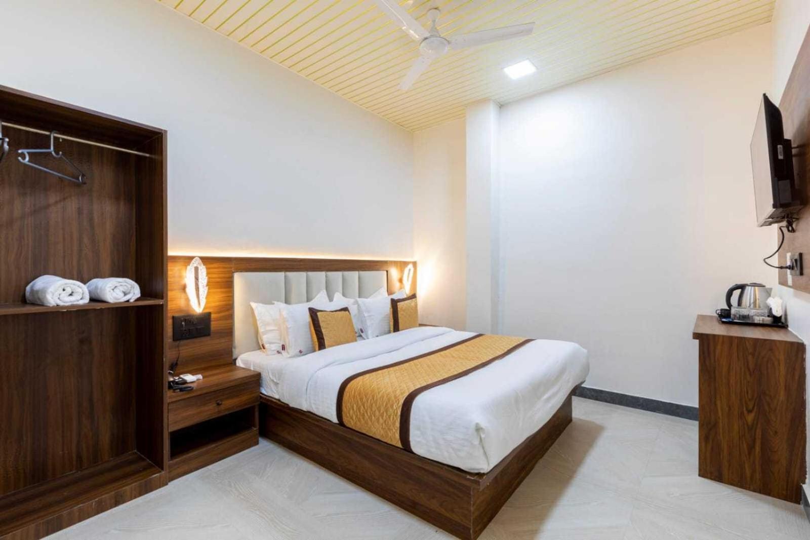 Ananta Near Andheri Station Hotel 3*