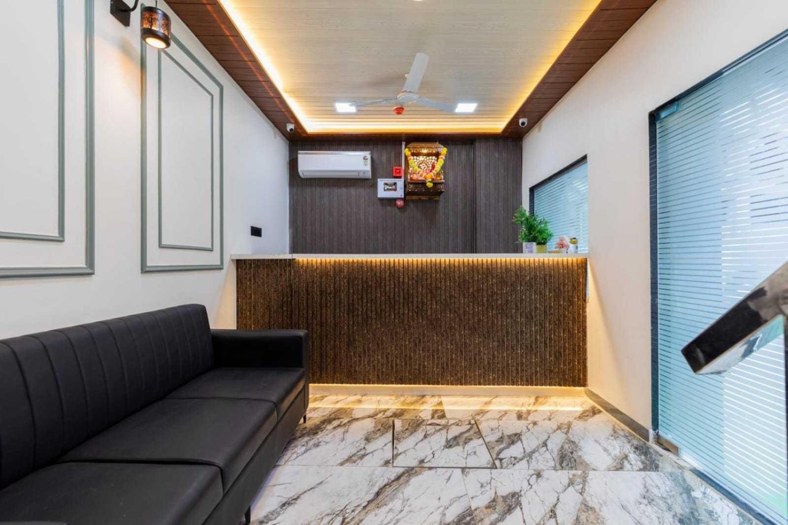 Hotel Ananta Near Andheri Station Bombaj