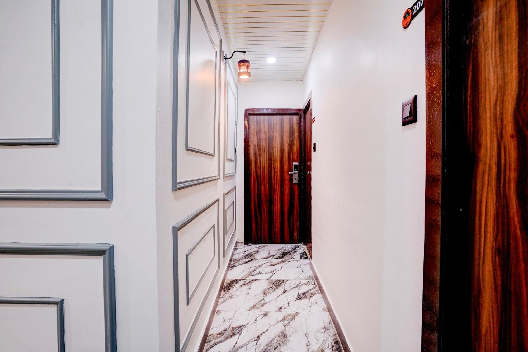 Hotel Ananta Near Andheri Station 3*