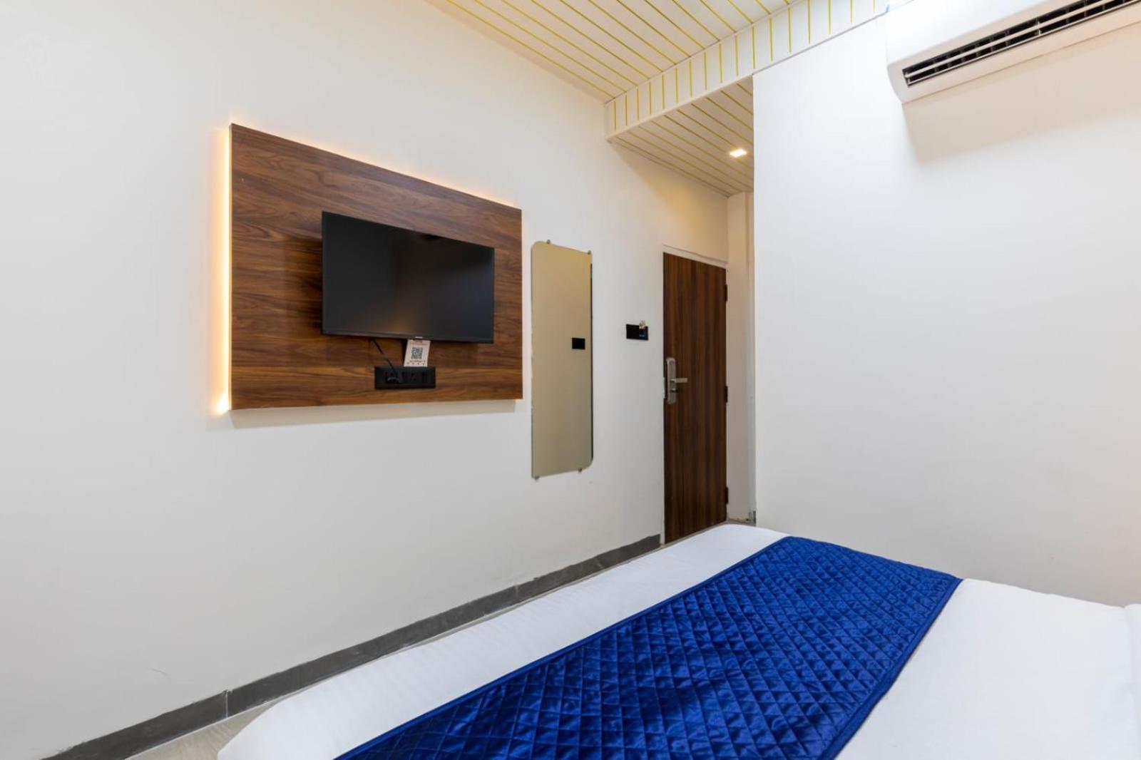 Ananta Near Andheri Station 3*