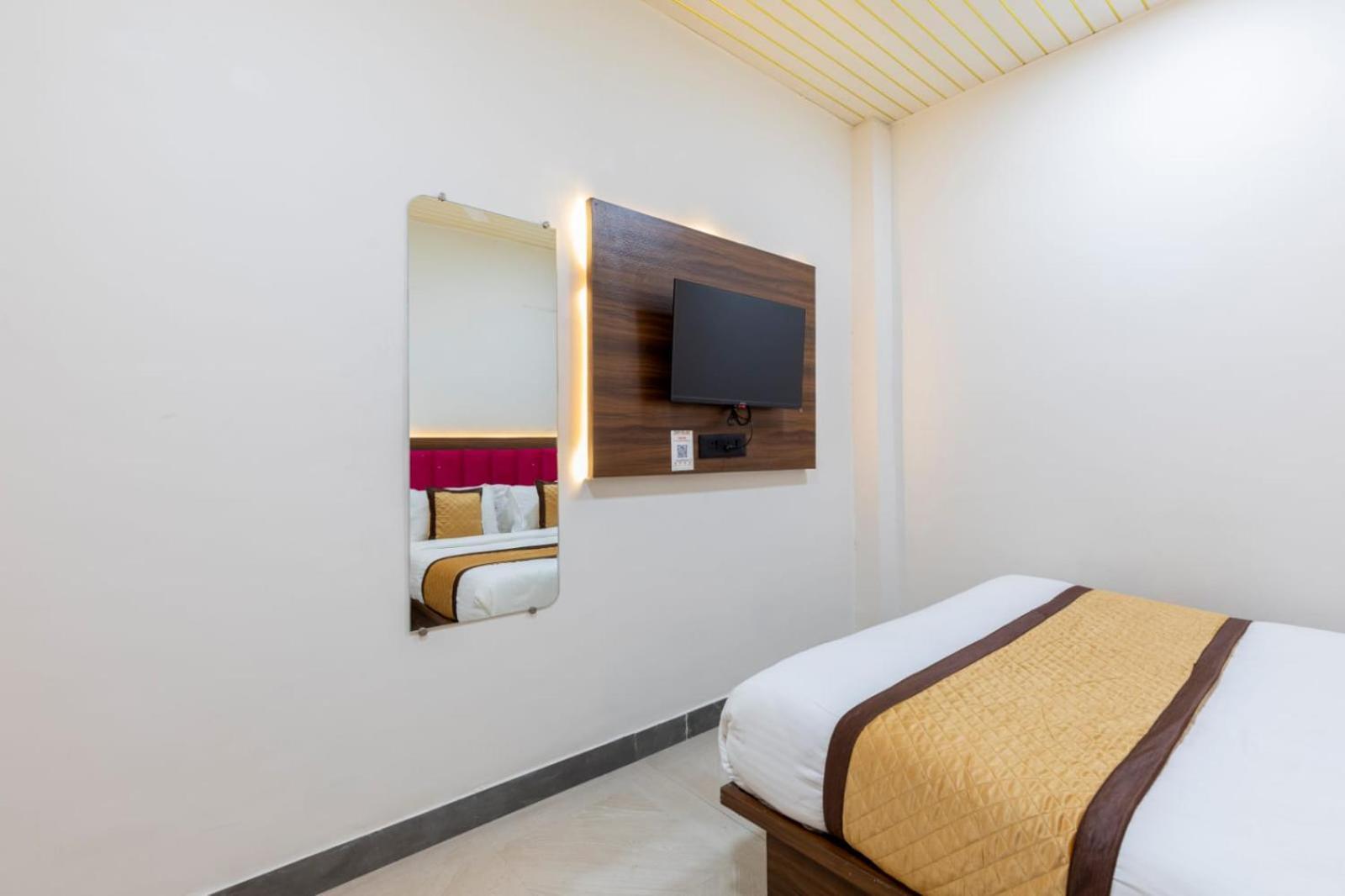 Ananta Near Andheri Station Hotel