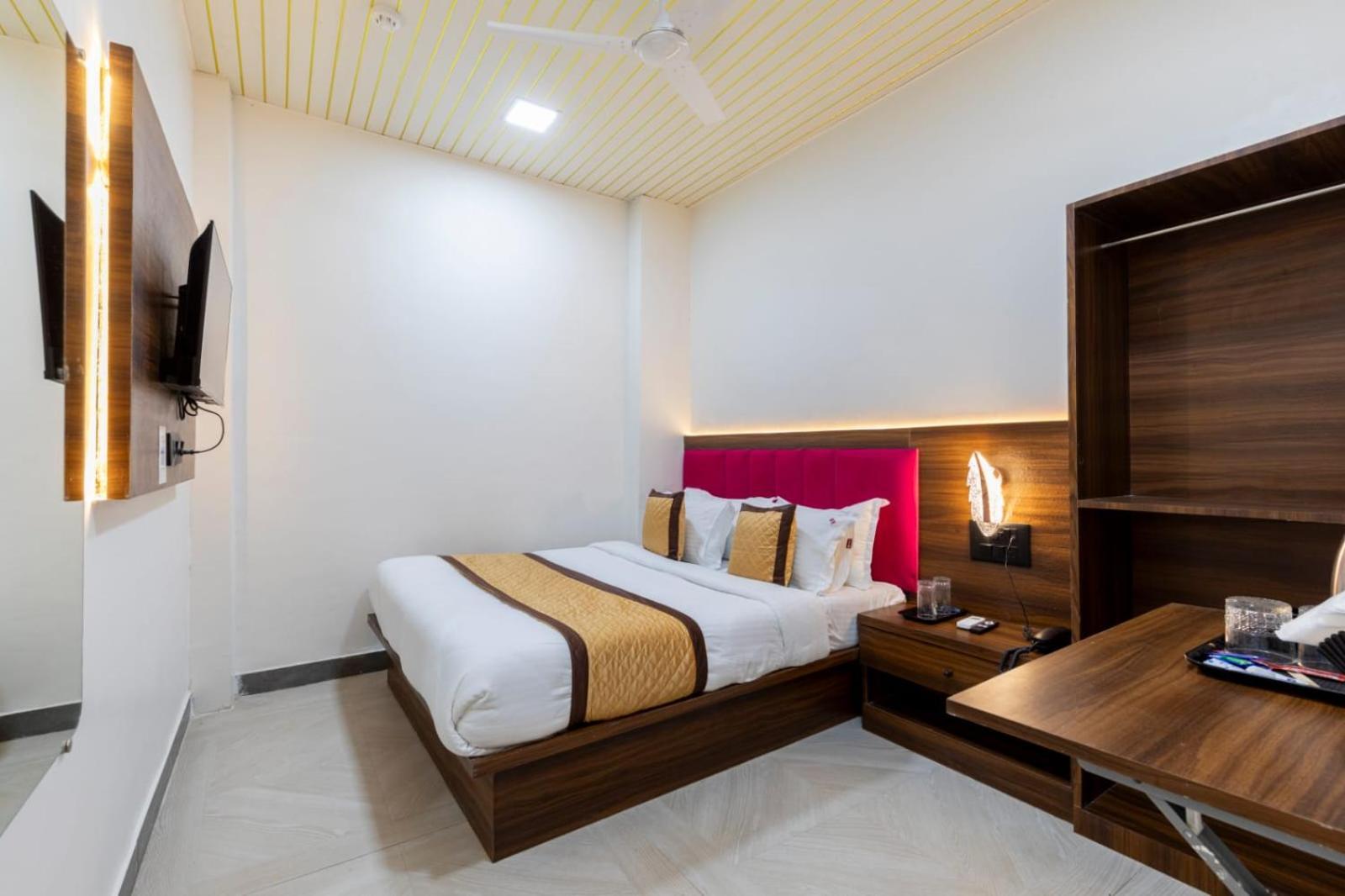 Ananta Near Andheri Station Hotel 3*
